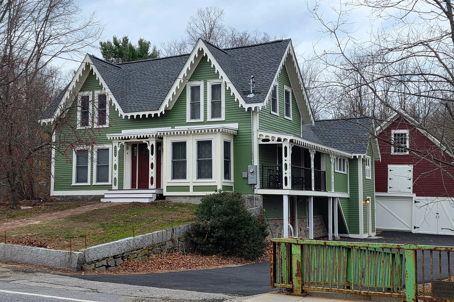 A background image of a comfortable well made home.